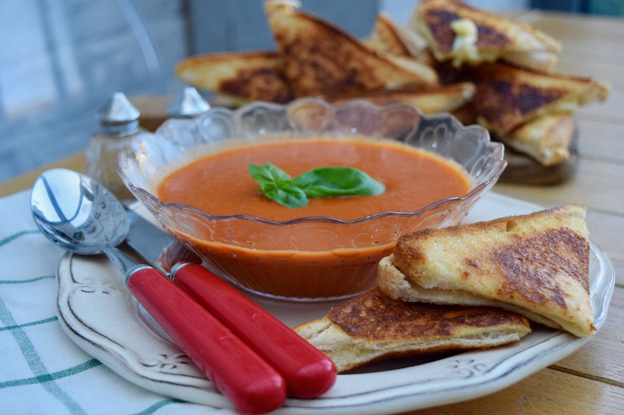 Roasted-tomato-soup-grilled-cheese-recipe-lucyloves-foodblog