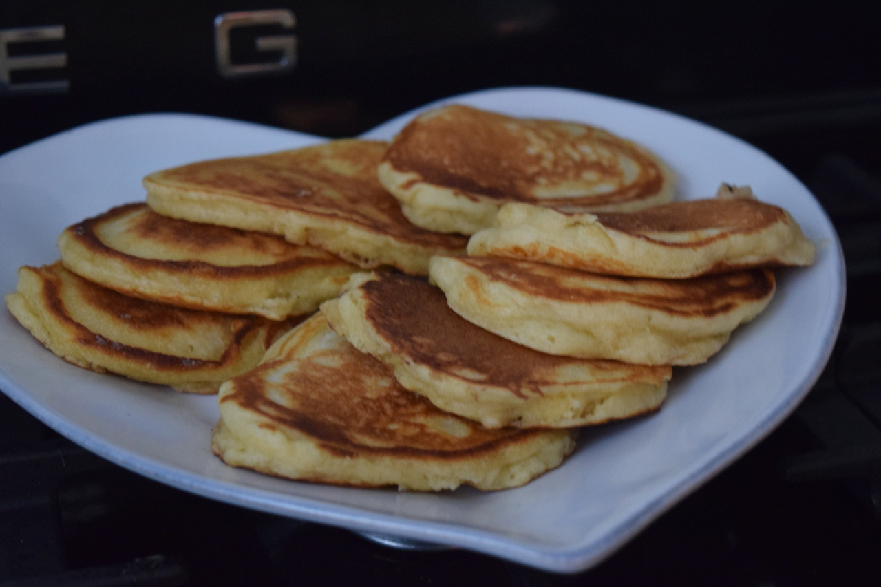 Fluffy-breakfast-pancakes-recipe-lucyloves-foodblog