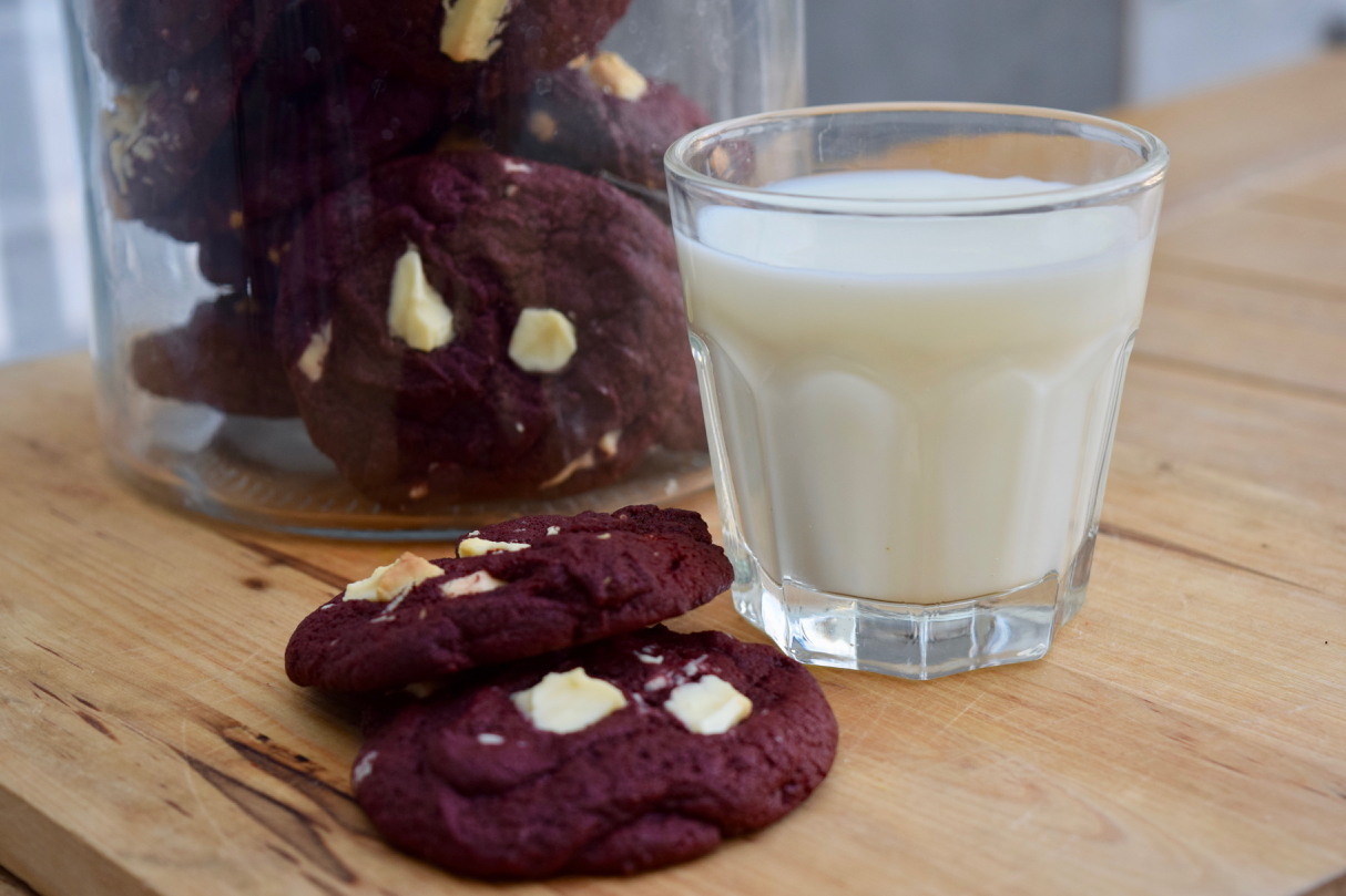 Red-velvet-cookies-recipe-lucyloves-foodblog