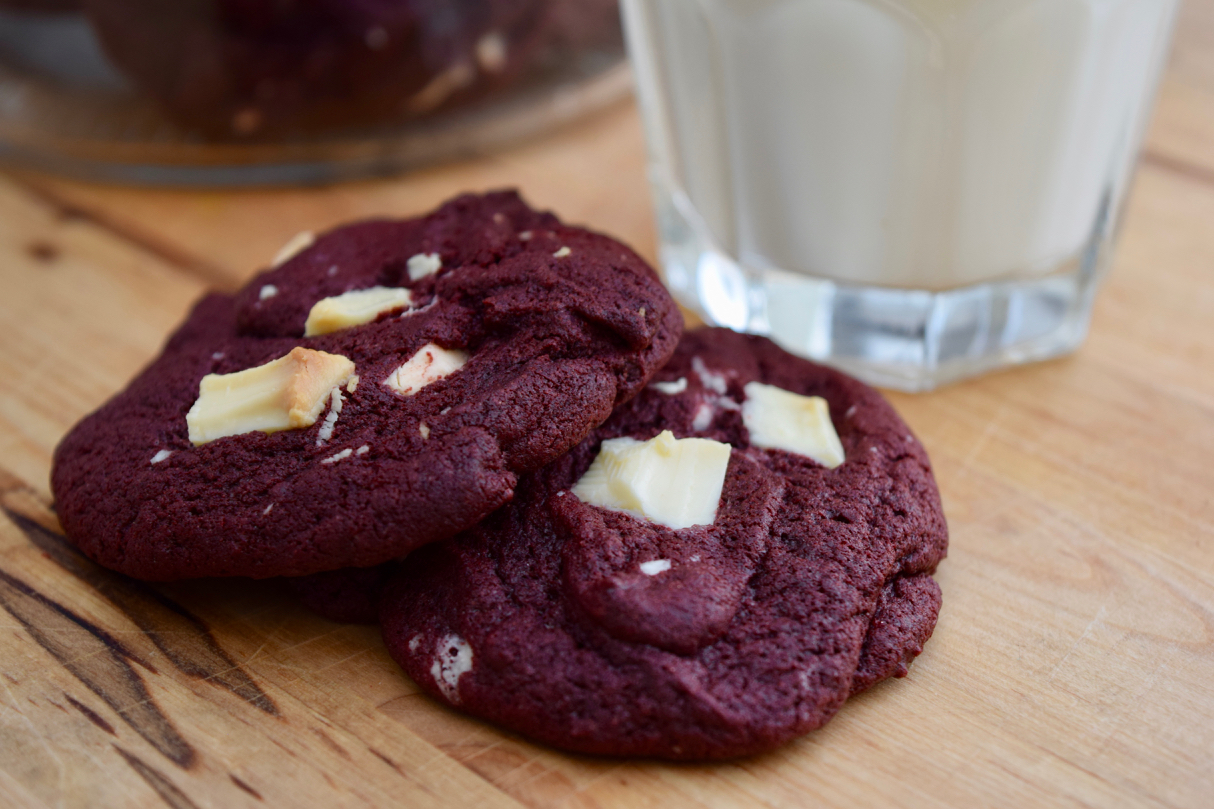 Red-velvet-cookies-recipe-lucyloves-foodblog