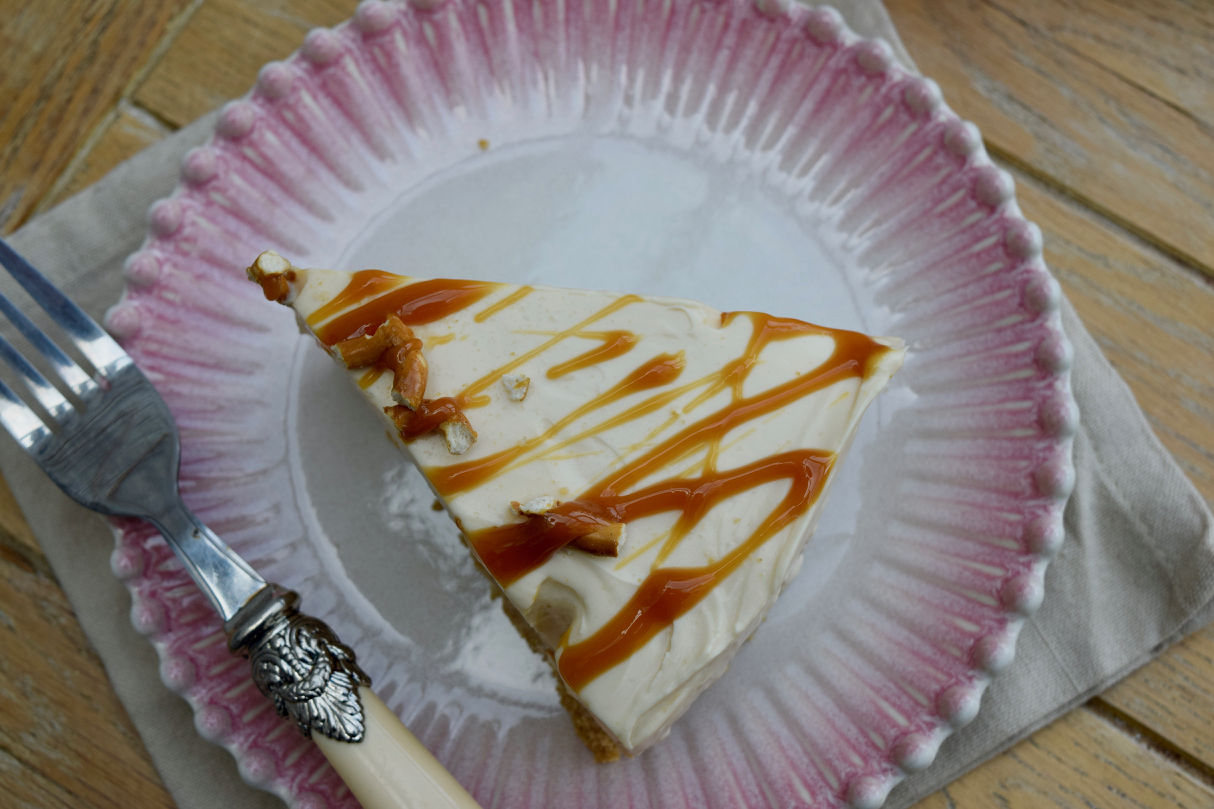 Salted-caramel-cheesecake-recipe-lucyloves-foodblog