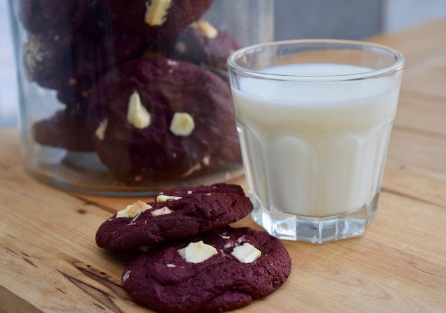 Red-velvet-cookies-recipe-lucyloves-foodblog