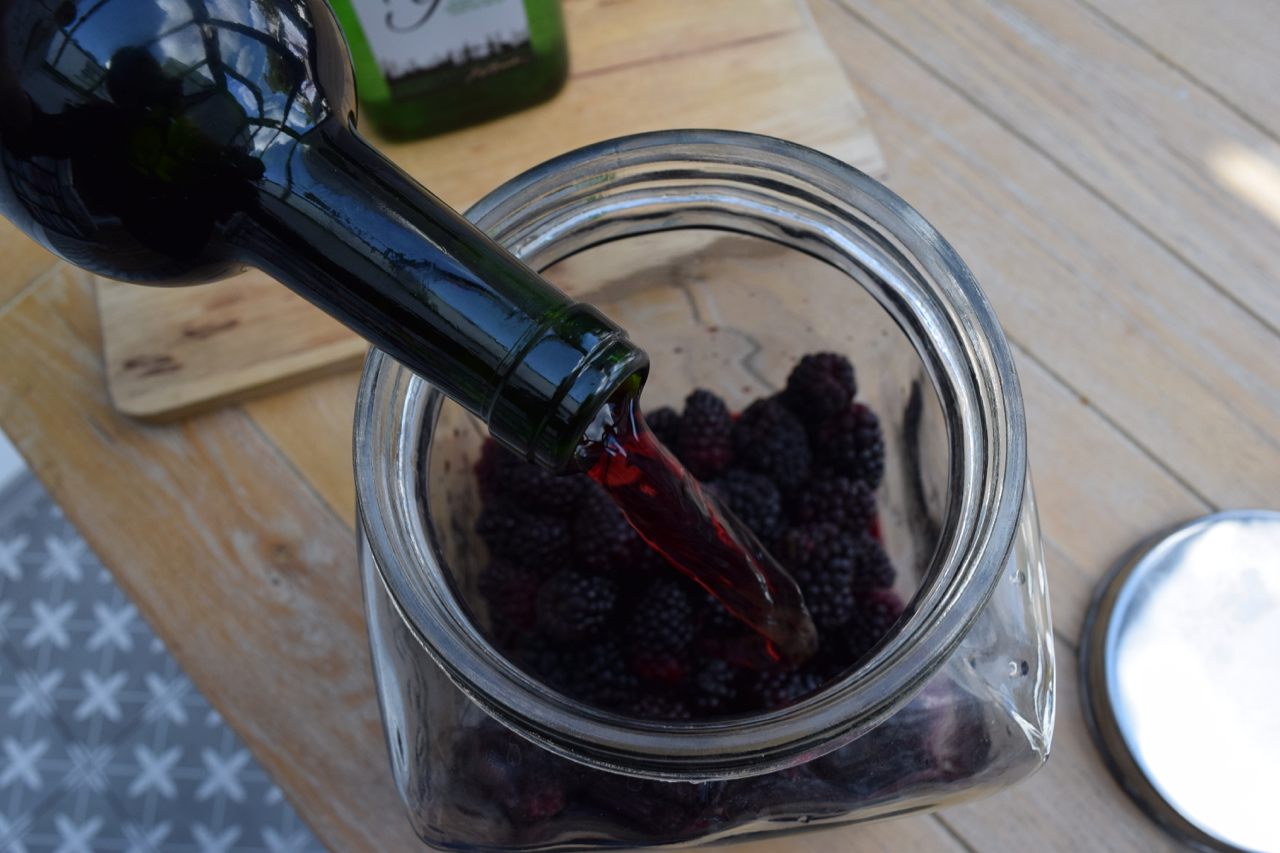 Homemade-blackberry-liqueur-recipe-lucyloves-foodblog