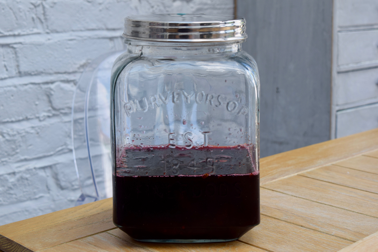 Homemade-blackberry-liqueur-recipe-lucyloves-foodblog