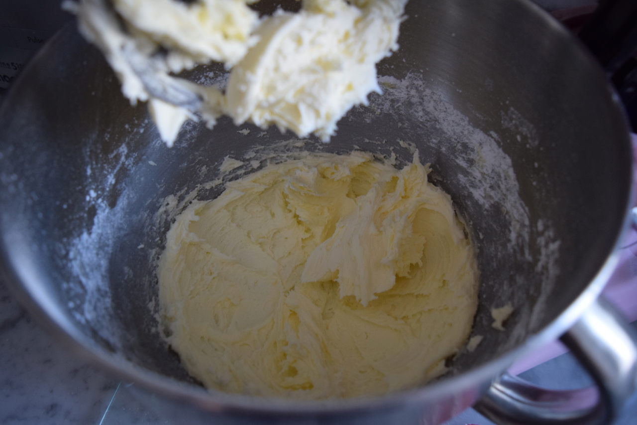 Classic-victoria-sponge-recipe-lucyloves-foodblog