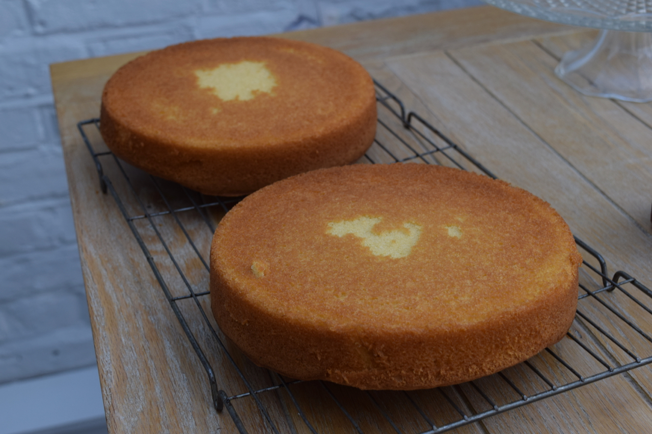 Classic-victoria-sponge-recipe-lucyloves-foodblog