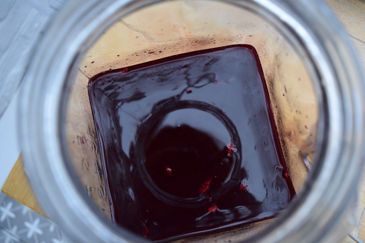 Homemade-blackberry-liqueur-recipe-lucyloves-foodblog