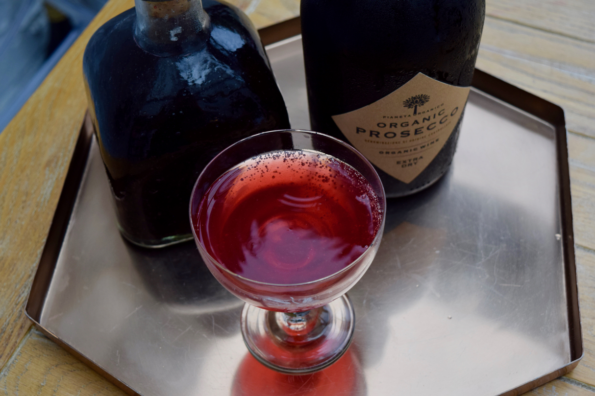 Homemade-blackberry-liqueur-recipe-lucyloves-foodblog