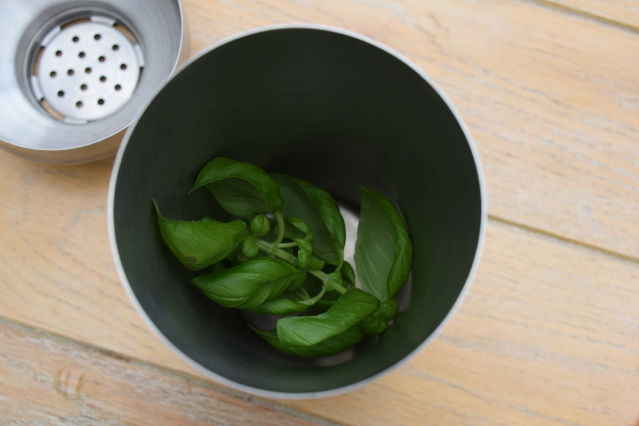 Basil-bramble-sling-recipe-lucyloves-foodblog