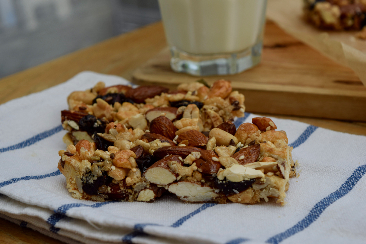 homemade-fruit-nut-kind-bars-recipe-lucyloves-foodblog