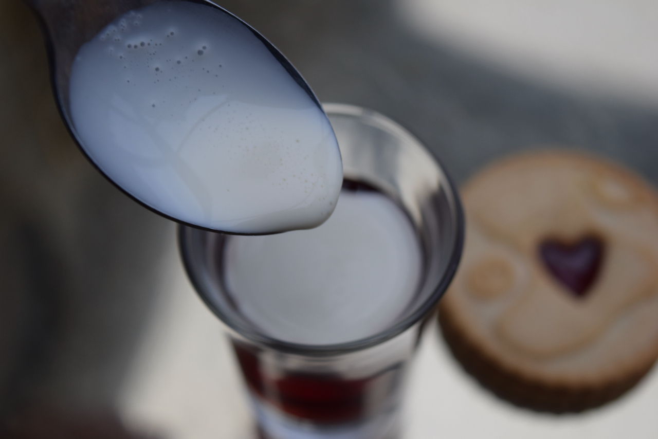 Jammie Dodger Shot from Lucy Loves Food Blog