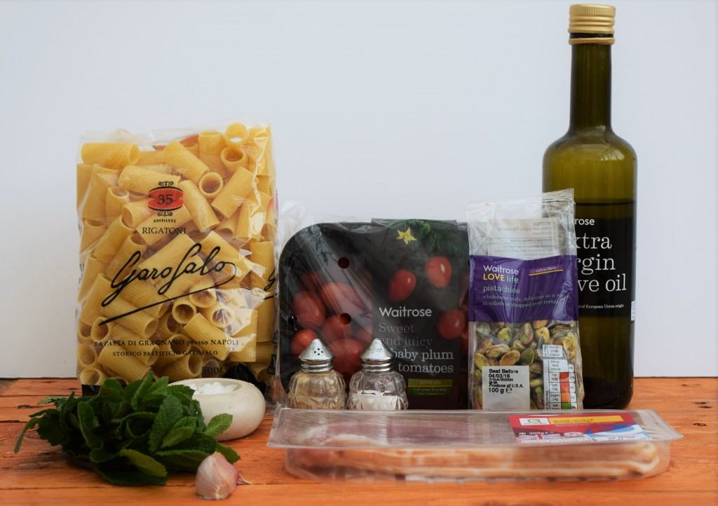 Pistachio-mint-pesto-pasta-lucyloves-foodblog