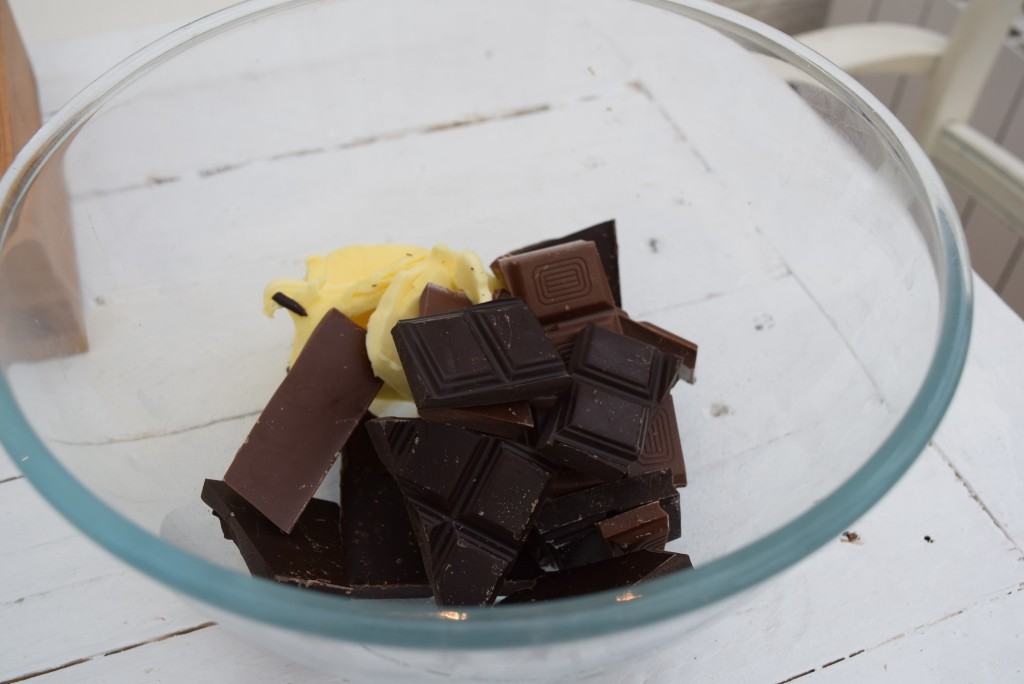 Chocolate-peanut-crunchie-slab-lucyloves-foodblog
