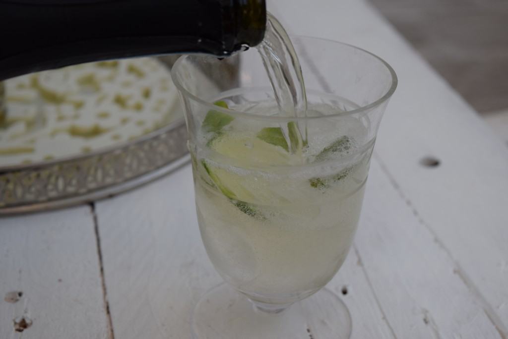 Elderflower-prosecco-cocktail-lucyloves-foodblog