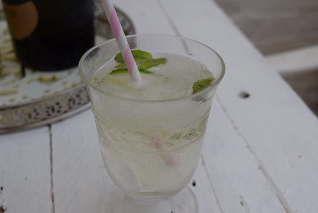 Elderflower-prosecco-cocktail-lucyloves-foodblog