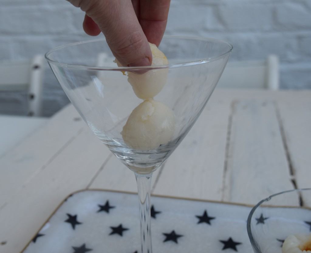 Lychee-martini-lucyloves-foodblog