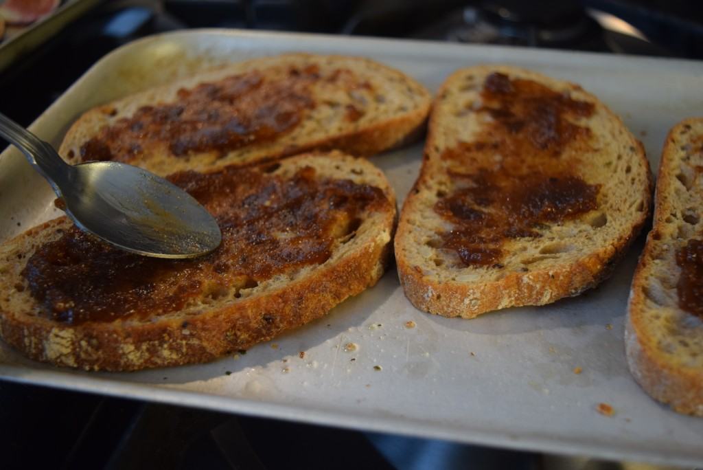 Fig-goats-cheese-tartines-lucyloves-foodblog