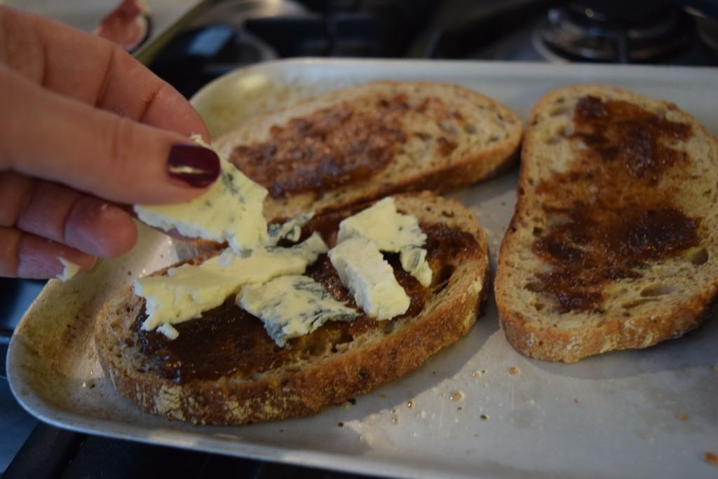 Fig-goats-cheese-tartines-lucyloves-foodblog