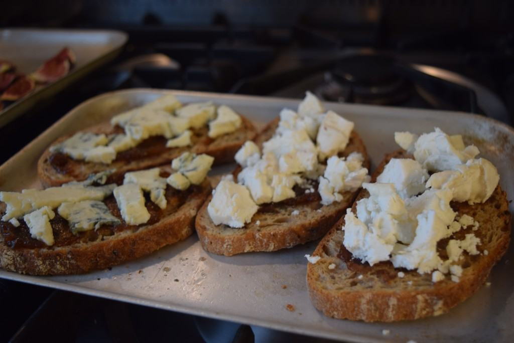 Fig-goats-cheese-tartines-lucyloves-foodblog