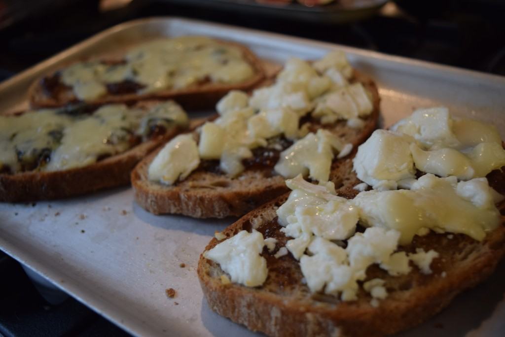 Fig-goats-cheese-tartines-lucyloves-foodblog