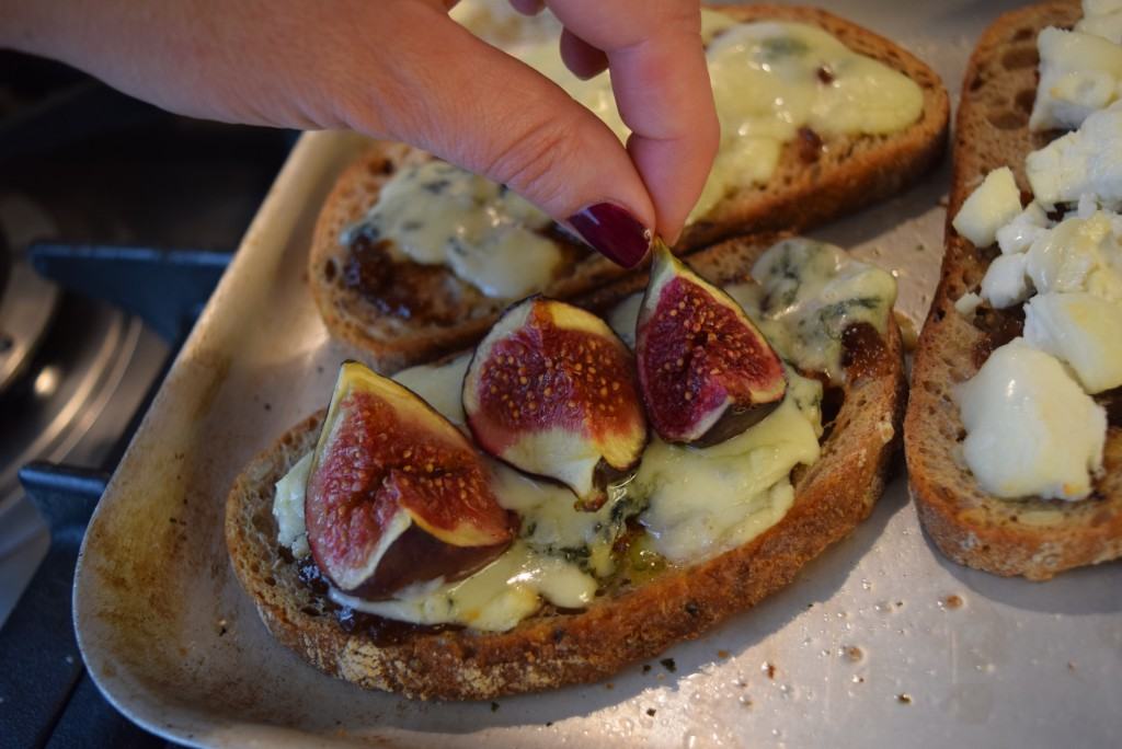 Fig-goats-cheese-tartines-lucyloves-foodblog