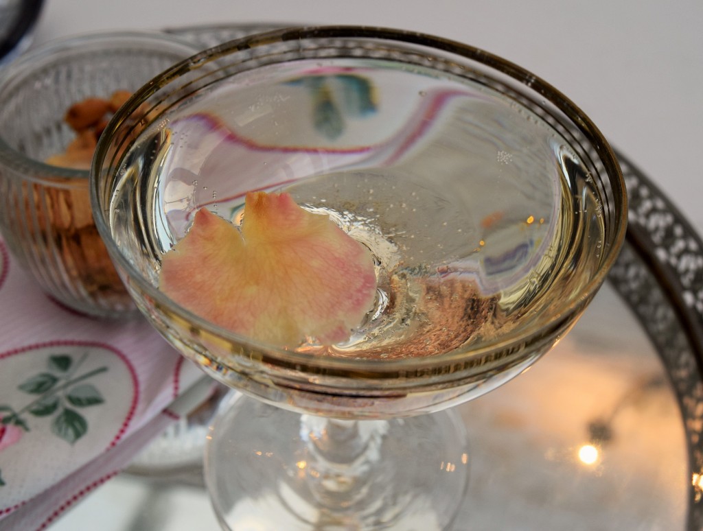 Rose-prosecco-cocktail-lucyloves-foodblog