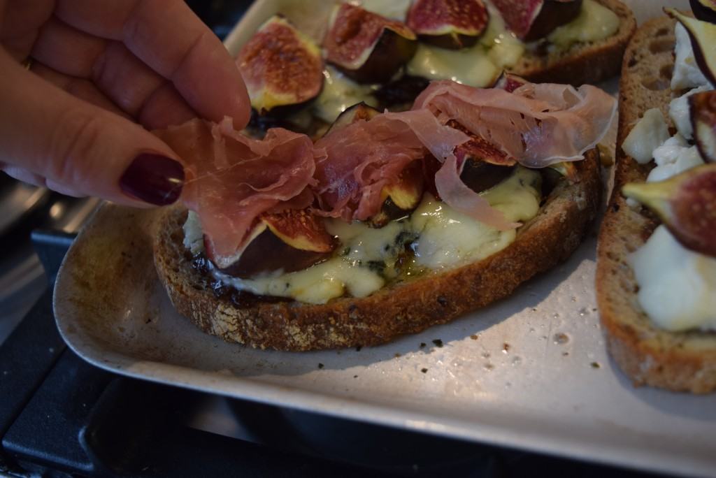 Fig-goats-cheese-tartines-lucyloves-foodblog