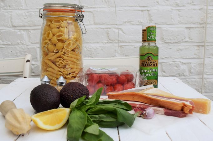 Avocado-tomato-basil-pasta-lucyloves-foodblog