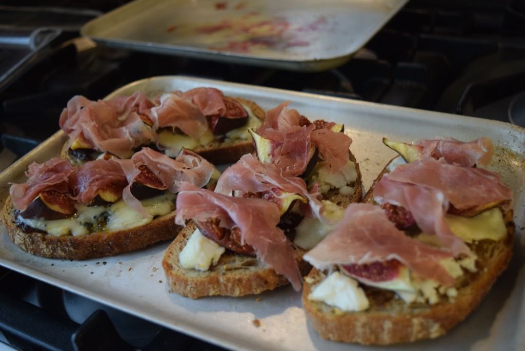 Fig-goats-cheese-tartines-lucyloves-foodblog