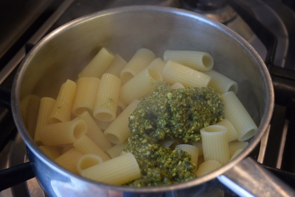 Pistachio-mint-pesto-pasta-lucyloves-foodblog