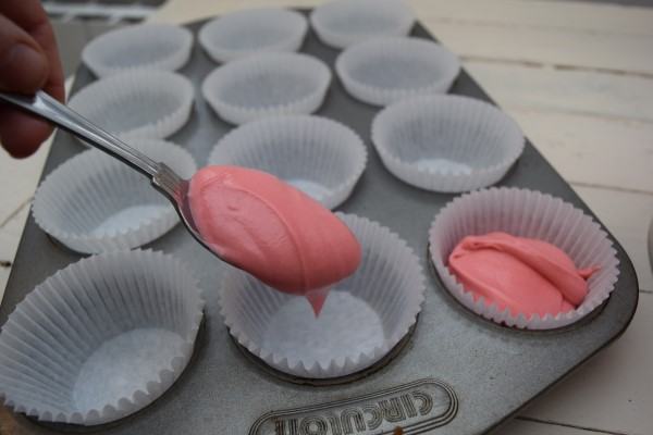 Pink-velvet-cupcakes-lucyloves-foodblog