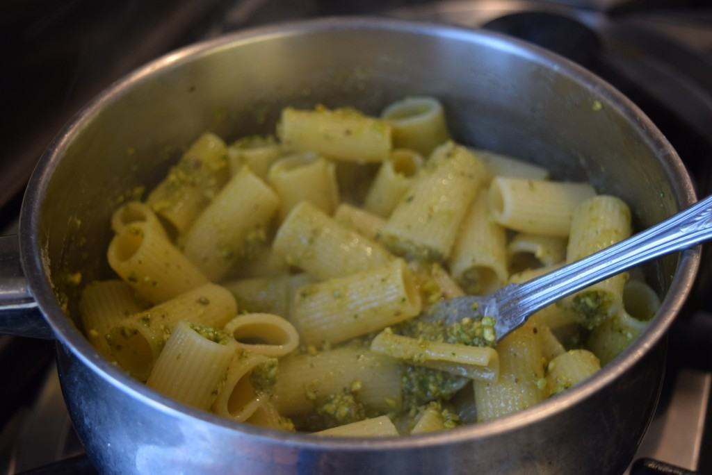 Pistachio-mint-pesto-pasta-lucyloves-foodblog