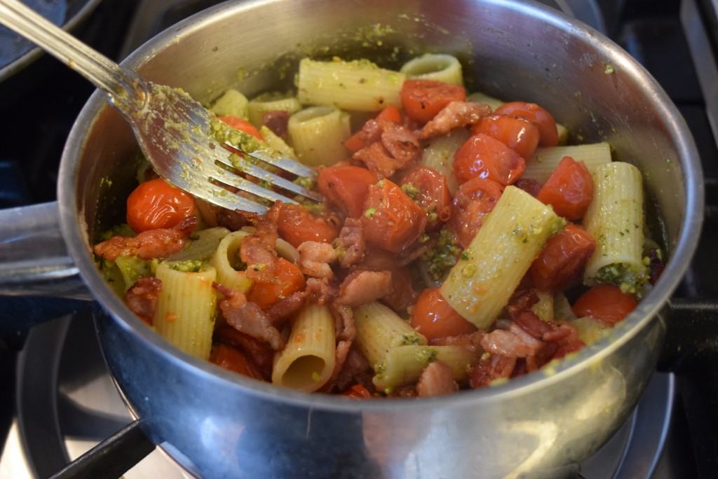 Pistachio-mint-pesto-pasta-lucyloves-foodblog