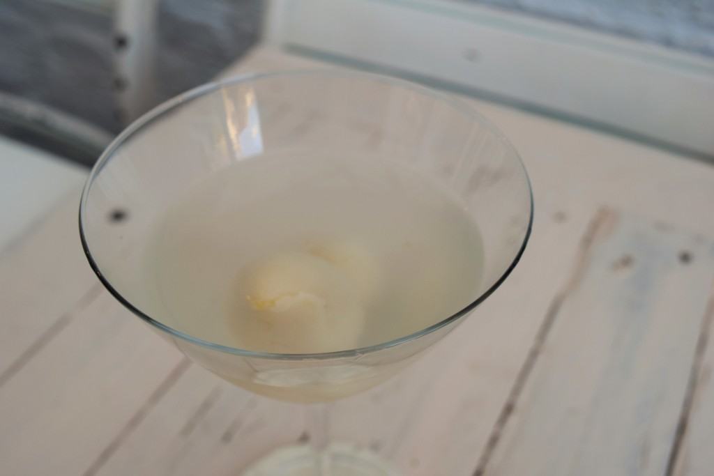 Lychee-martini-lucyloves-foodblog