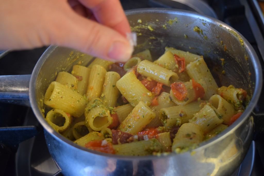 pistachio-mint-pesto-pasta-lucyloves-foodblog