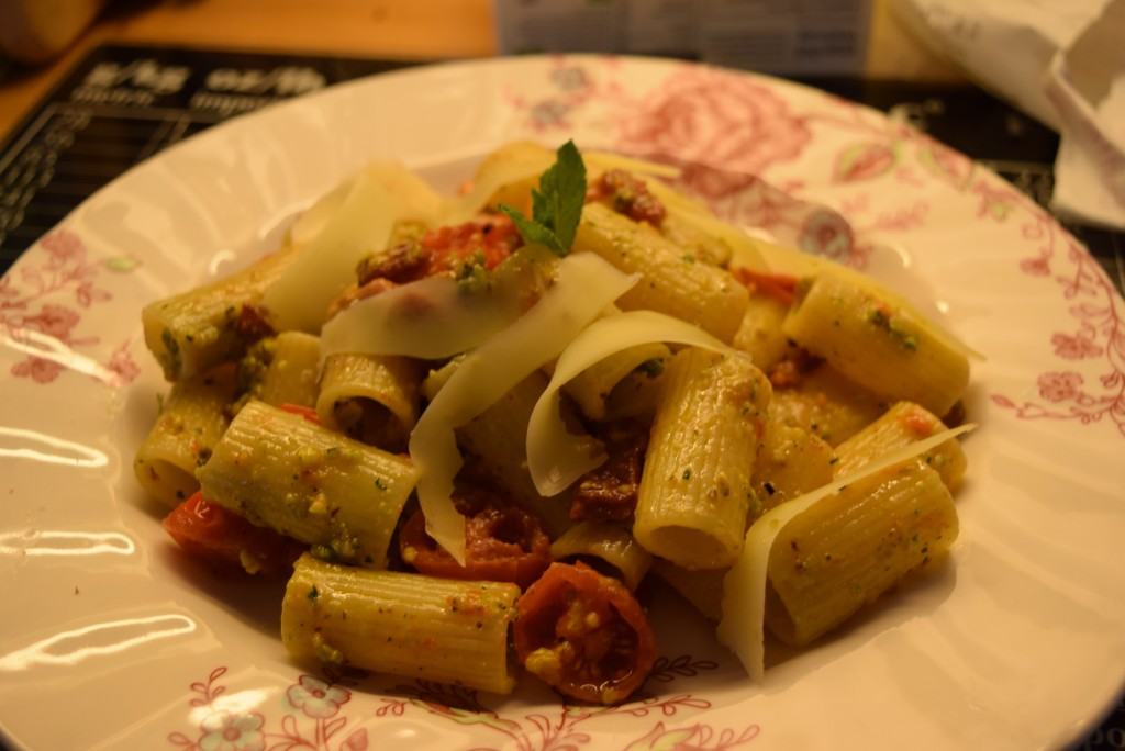 Pistachio-mint-pesto-pasta-lucyloves-foodblog
