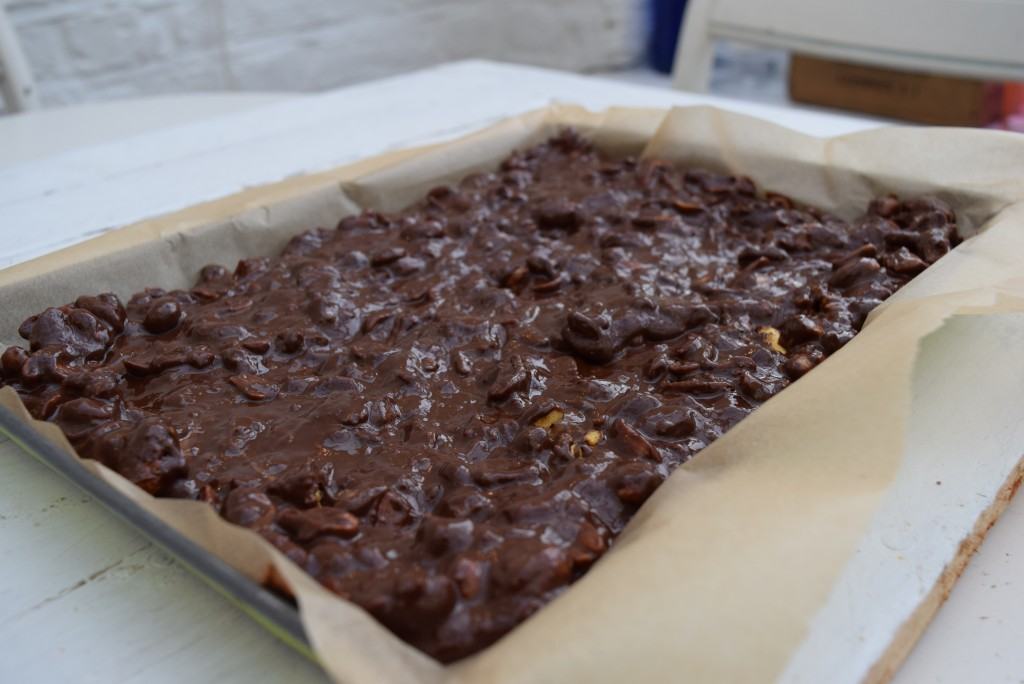 Chocolate-peanut-crunchie-slab-lucyloves-foodblog