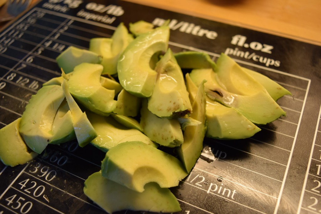 Avocado-tomato-basil-pasta-lucyloves-foodblog