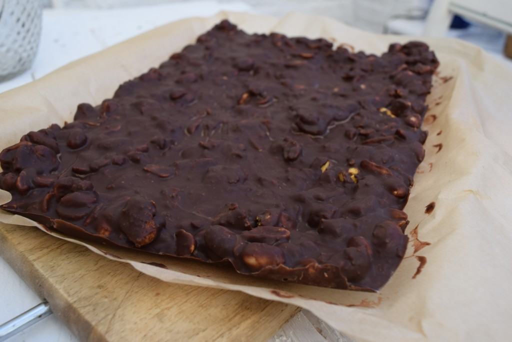 Chocolate-peanut-crunchie-slab-lucyloves-foodblog