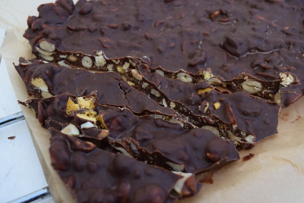Chocolate-peanut-crunchie-slab-lucyloves-foodblog