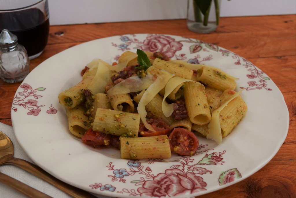 Pistachio-mint-pesto-pasta-lucyloves-foodblog