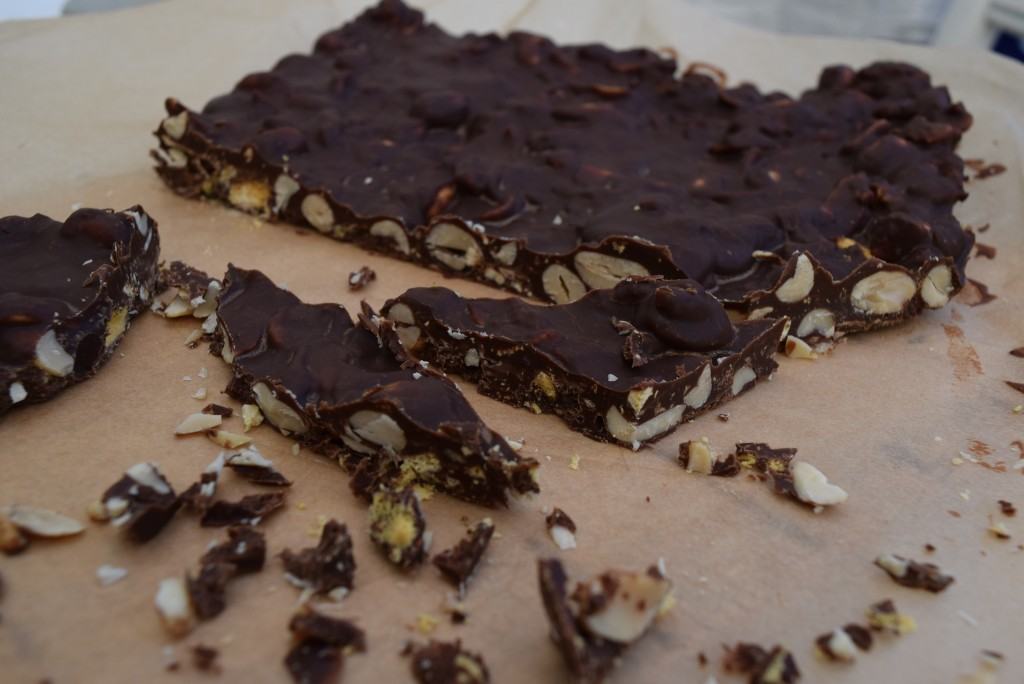 Chocolate-peanut-crunchie-slab-lucyloves-foodblog