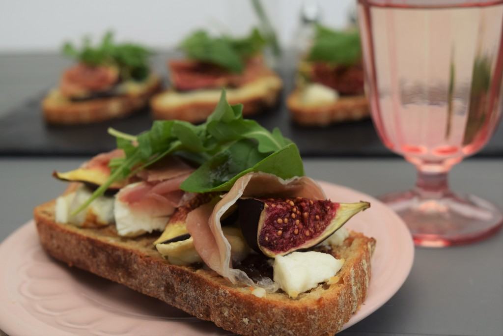 Fig-goats-cheese-tartines-lucyloves-foodblog