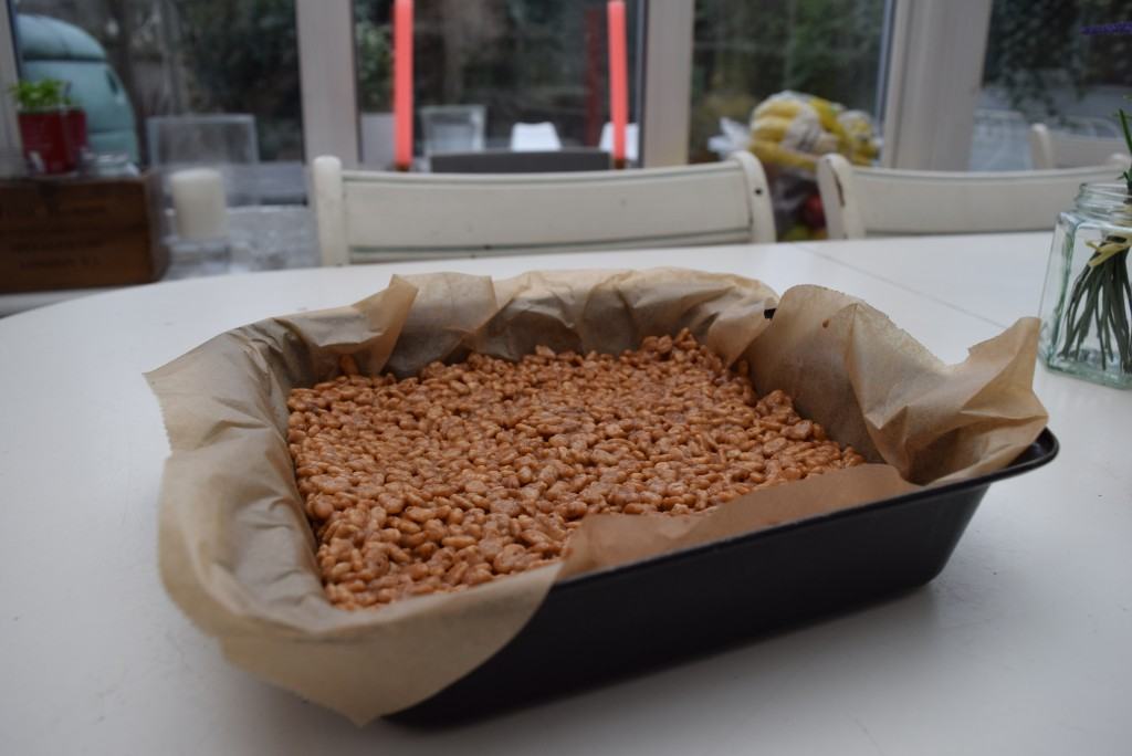 Mars-bar-krispie-slab-recipe-lucyloves-foodblog