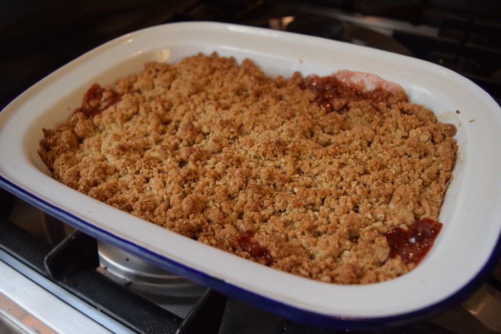 Strawberry-crumble-lucyloves-foodblog