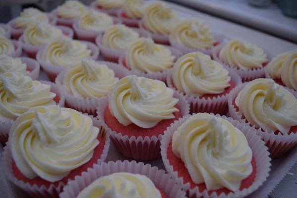 Pink-velvet-cupcakes-lucyloves-foodblog