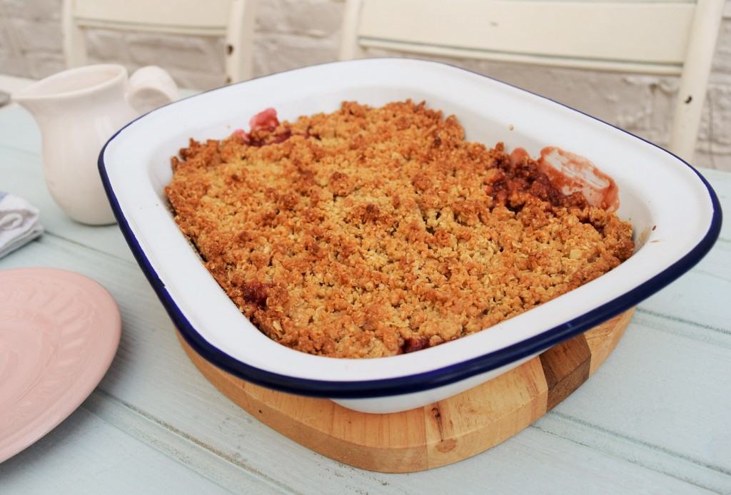 Strawberry-crumble-lucyloves-foodblog