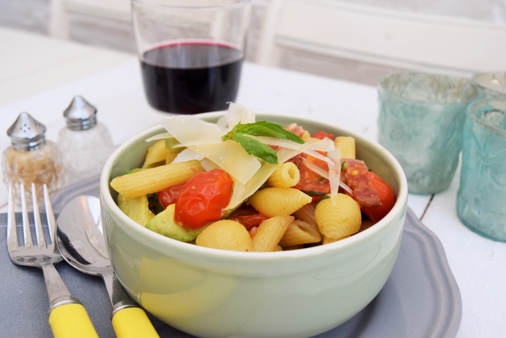 Avocado-tomato-basil-pasta-lucyloves-foodblog