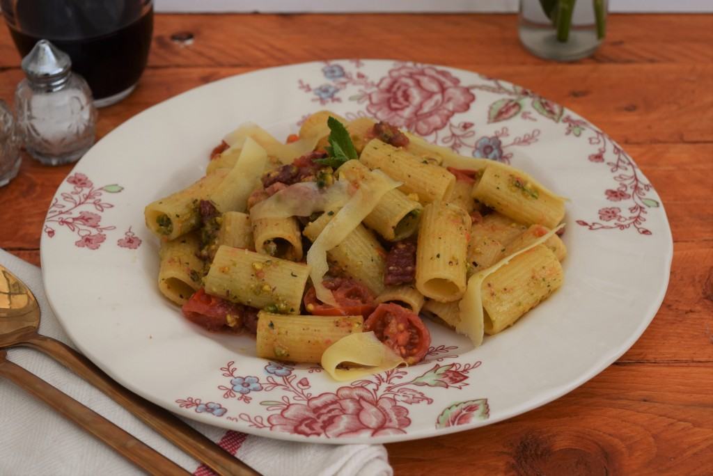 Pistachio-mint-pesto-pasta-lucyloves-foodblog