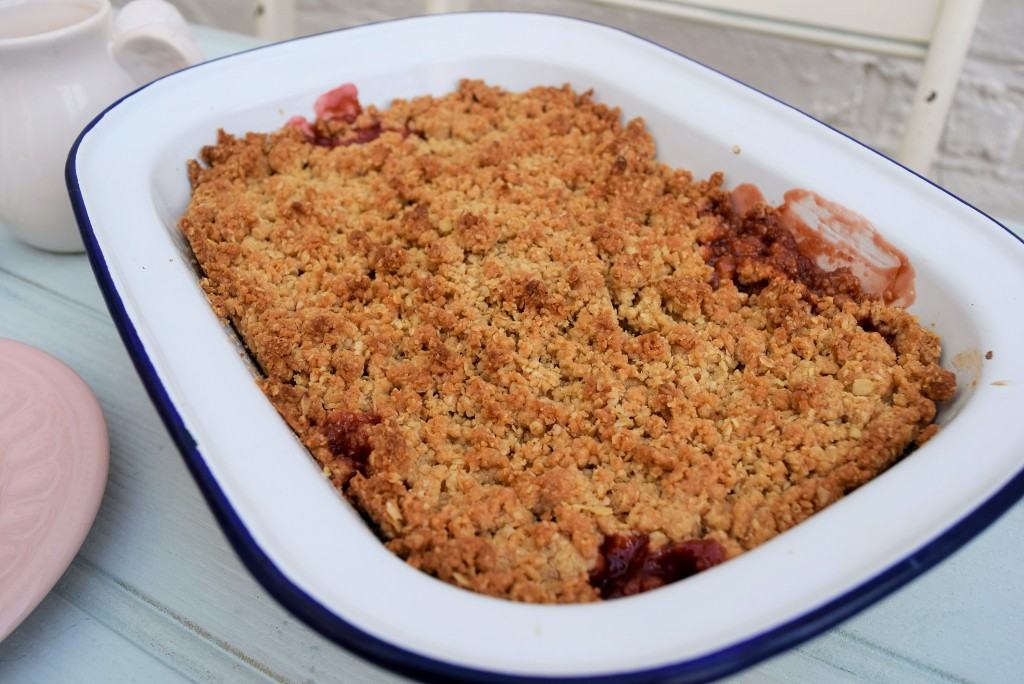 Strawberry-crumble-lucyloves-foodblog